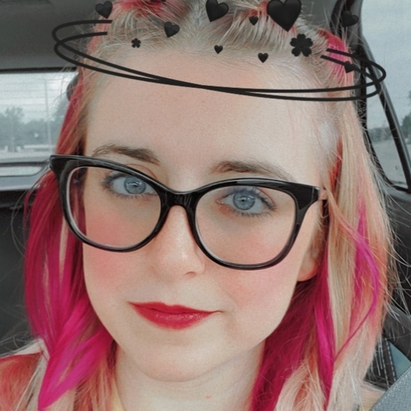 Meet your Posher, Danielle - Picture 3 of 3